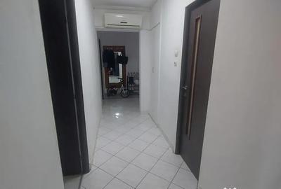 Apartament cu 2 camere decomandat în Titan