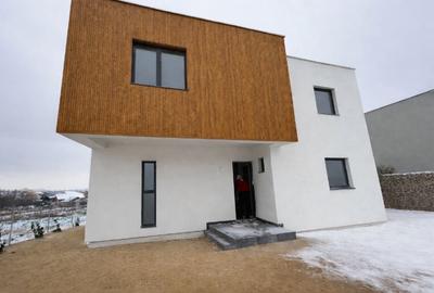 Vând casă in Oradea zona dealurile  cu vedere panoramică spre Oras - 1