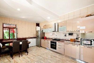 Casa P+1E si teren 370 mp, singur in curte - Piata Centrala - 18