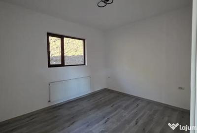 Casă cu 3 camere cu Teren 1890 Mp în Central - 7