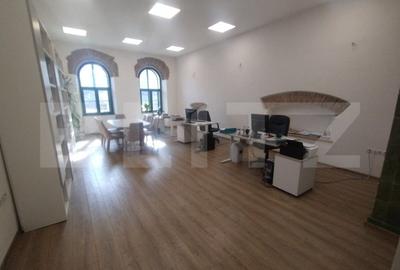 Cladire istorica, 5 camere, 600 mp, spatiu comercial+birouri, zona ultracentrala