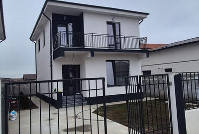 Casă cu 4 camere cu Canalizare în Lumina - 6