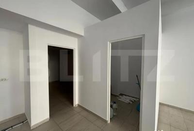 Spațiu comercial, de 80 mp, în Central - 4