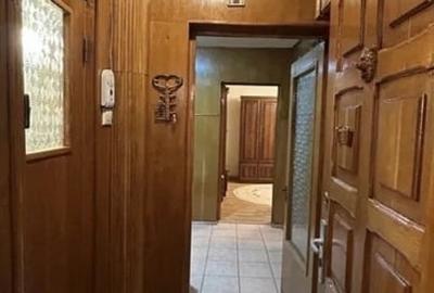 Apartament cu 3 camere - zona Centru - Independentei - 8