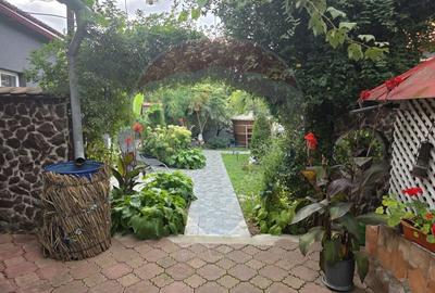 Casă cu 8 camere cu Teren 527 Mp în Berzasca - 1