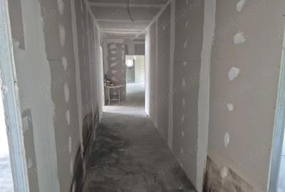 Spațiu comercial, de 1,800 mp, în Central - 7
