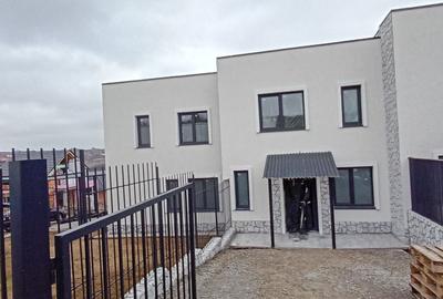 Casă cu 4 camere cu Teren 200 Mp în Săldăbagiu de Munte - 3