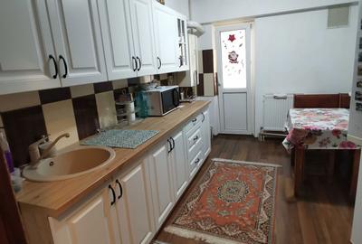 Apartament cu 4 camere decomandat în Central - 1