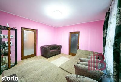 Casă cu 5 camere cu Teren 1128 Mp în Zimandu Nou - 1