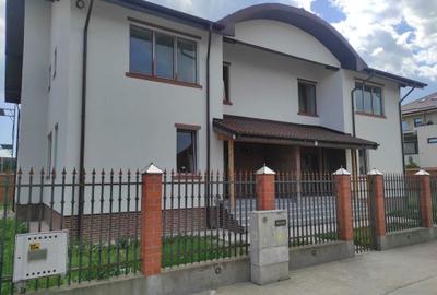 Casă cu 4 camere în Exterior Vest - 1