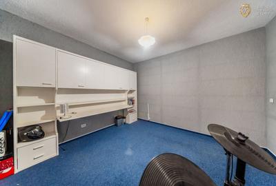 Casă individuală cu 7 camere cu Canalizare în Central - 24