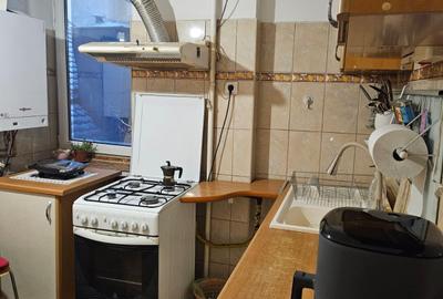 Apartament 2 camere mobilat si utilat cu centrala proprie de apartament etaj 3/5 - 10