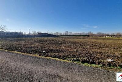 Teren de 8060 mp, în Central