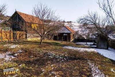 Film! Pe aproape 3.000 mp, casuta traditionala, Mereni - 1