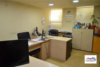 Spațiu comercial, de 70 mp, în Central - 7