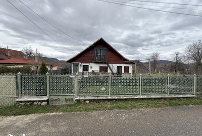 Casă cu 4 camere cu Teren 889 Mp în Cornu - 1
