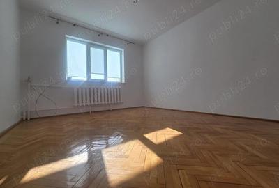 Casă cu 6 camere în Central