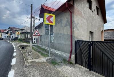 Casă / Vilă cu 4 camere de vânzare - 1