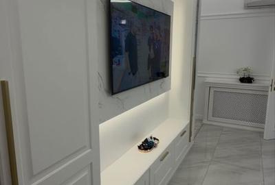 Apartament cu 3 camere decomandat, mobilat în Exterior Vest