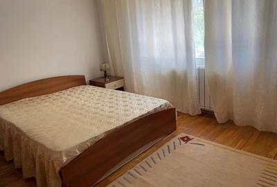 Apartament de 2 camere, 50 mp, decomandat, zona Nerva Traian