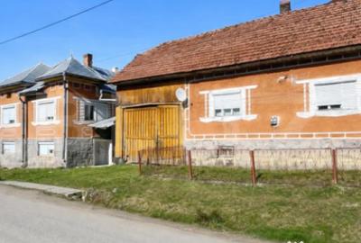 Casă cu 4 camere cu Teren 4605 Mp în Central