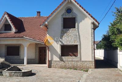 Casă individuală cu 8 camere cu Canalizare în Dancu - 1