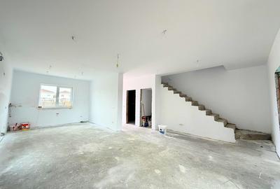 Duplex cu 4 camere cu Canalizare în Moșnița Nouă - 2