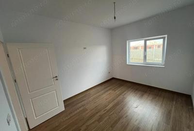 Casă cu 2 camere în Moșnița Nouă - 4