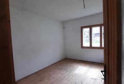Casă cu Teren 290 Mp în Mădei - 2