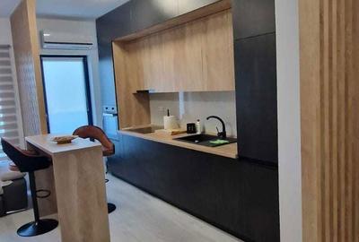 Garsonieră decomandată în Vest