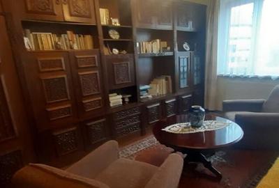 Unirii, zona Casa Vacantei, 3 camere, etaj 2 - 2