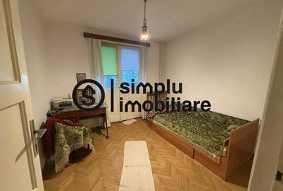 Apartament cu 3 camere semidecomandat în Rovine - 1