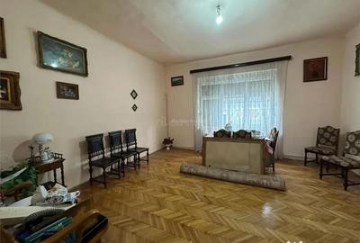 Casă cu 7 camere cu Teren 900 Mp în Central - 1