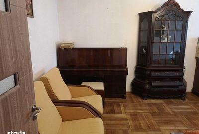Apartament cu 3 camere decomandat în Casa de Cultură
