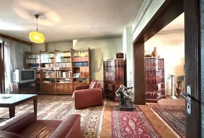 Apartament cu 3 camere decomandat în Victoriei