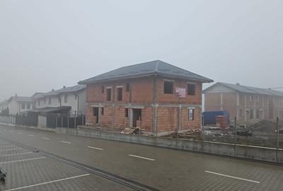 Duplex cu 4 camere cu Canalizare în Ipotești - 11