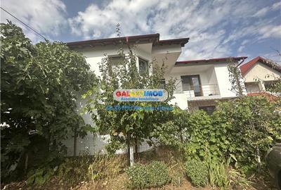 Casă cu 8 camere cu Teren 250 Mp în Malu Roșu