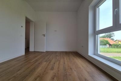 Casă cu Teren 325 Mp în Moșnița Veche