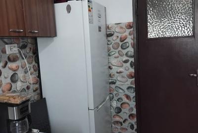 Apartament cu 3 camere semidecomandat în Central - 1