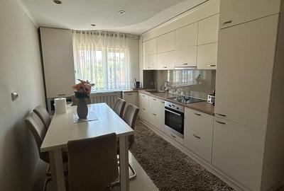 Apartament cu 3 camere semidecomandat în Central - 3