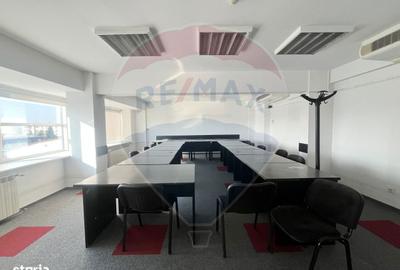 Spațiu comercial, de 4,500 mp, în Central - 15