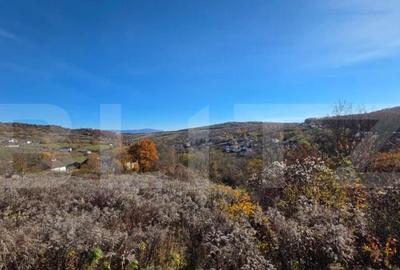 Teren de 1365 mp, în Central