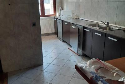 Casă cu Teren 250 Mp în Decebal - 1