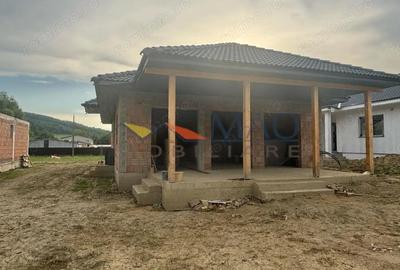 Casă cu Teren 600 Mp în Corunca