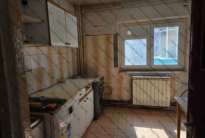 Apartament cu 3 camere decomandat în Drumul Sării - 8