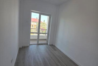 Apartament cu 2 camere decomandat în Baza 3 - 7