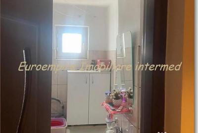 Apartament cu 2 camere semidecomandat în Km 4 - 7