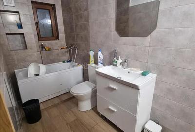 Casă cu Teren 1694 Mp în Nanov - 3