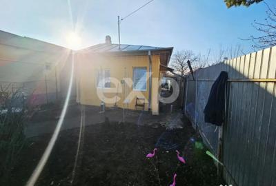 Casă cu 3 camere cu Canalizare în Glina - 1