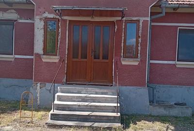 Casă cu 3 camere cu Teren 1400 Mp în Agrișu Mare - 2